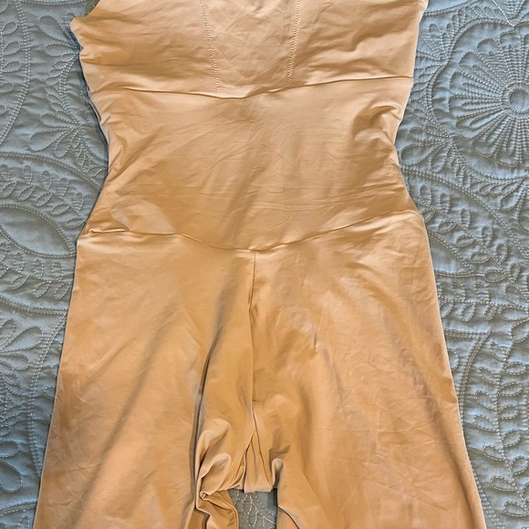 Like New Madenform Body contour Shaper - Picture 6 of 8